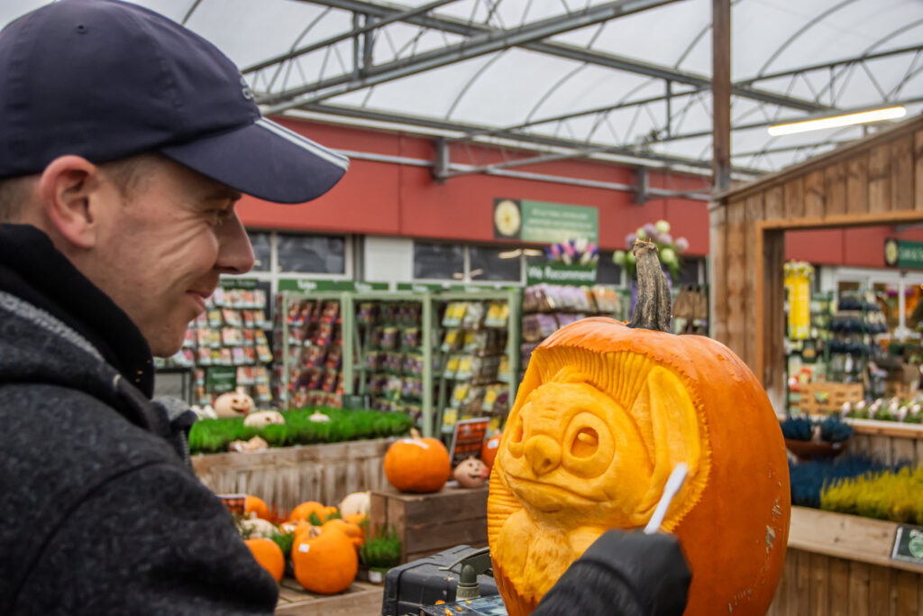pumpkin carving 1